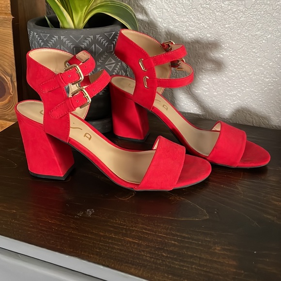 Unisa red heels - Picture 3 of 3